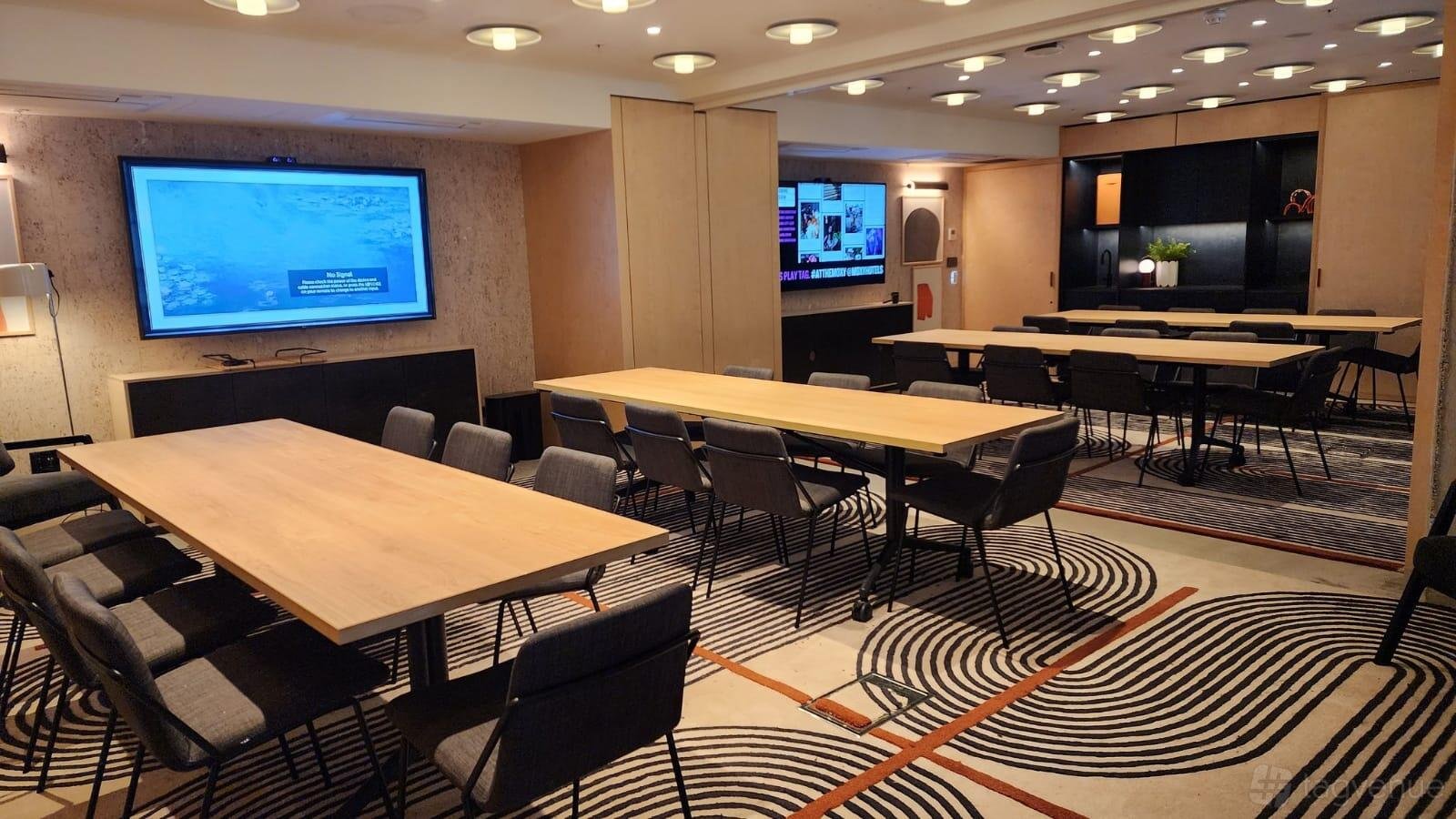 Studio 1 & 2 at Moxy Sydney Airport photo 2