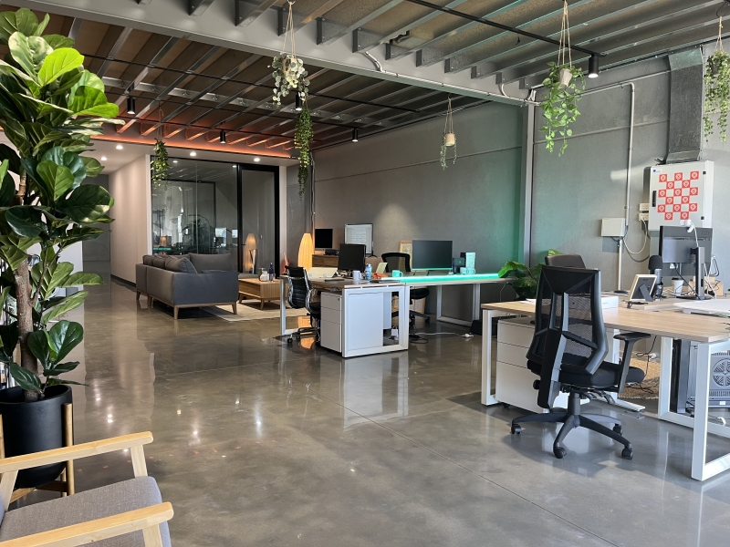 Modern Warehouse-Style Office Space photo 2