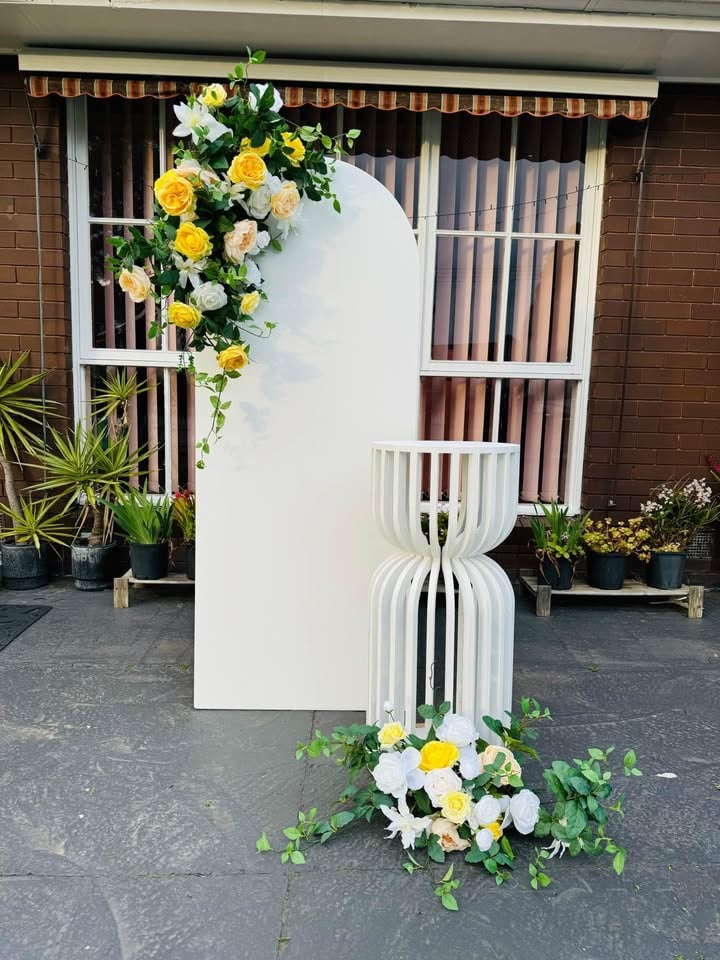 HIRE ARCHES & FLOWERS photo 8