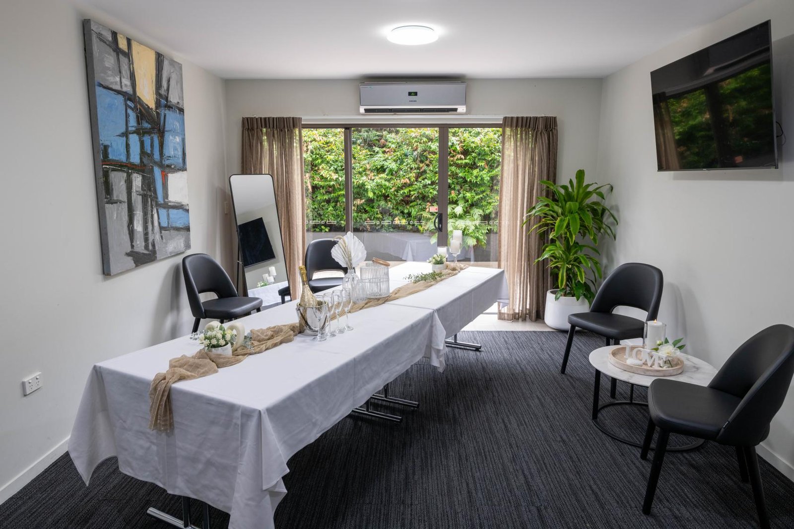 Conference Room at Essence Apartments Chermside photo 7
