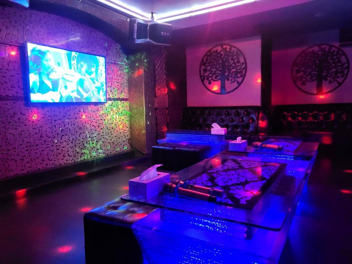 Large VIP at D1 Karaoke Sydney photo 4