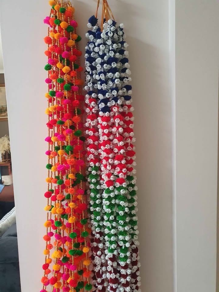 HIRE ONLY Decoration strings photo 4