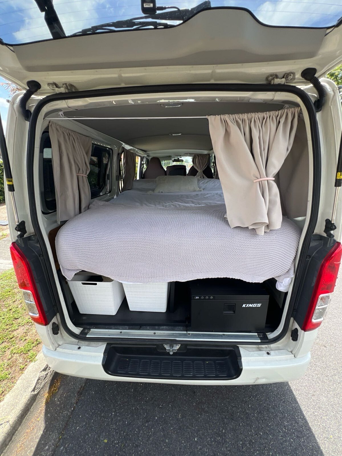 Isabelle 6 seater Brisbane Airport 759 photo 6