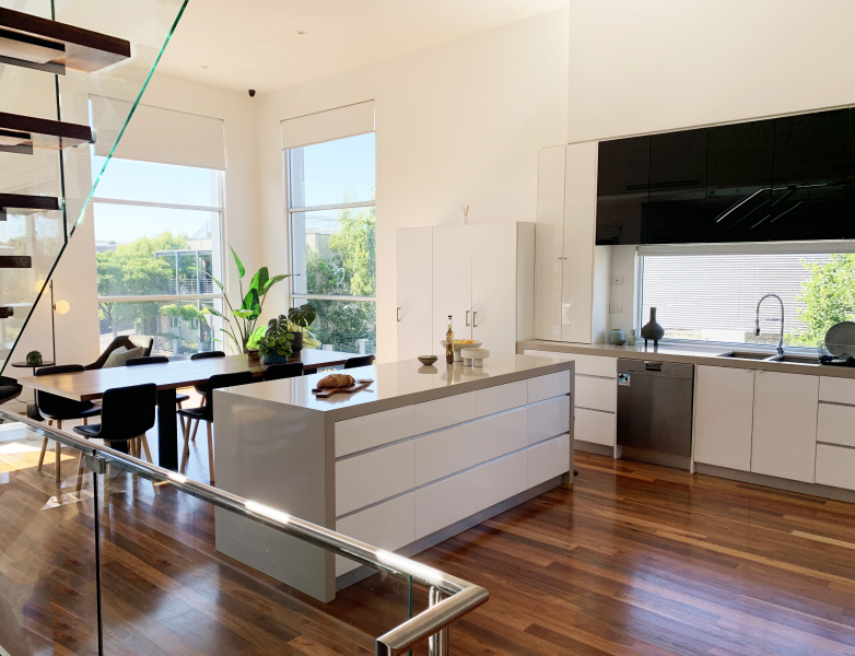 Spacious open plan kitchen and dining area photo 5