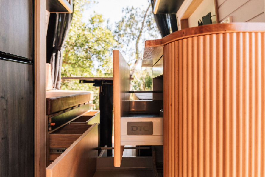 Lacy - Luxury Campervan photo 13