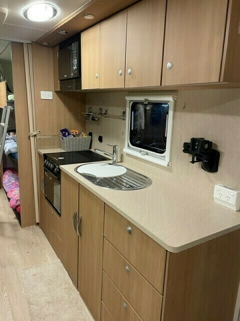 Jayco Starcraft Triple Bunk Family Caravan photo 11