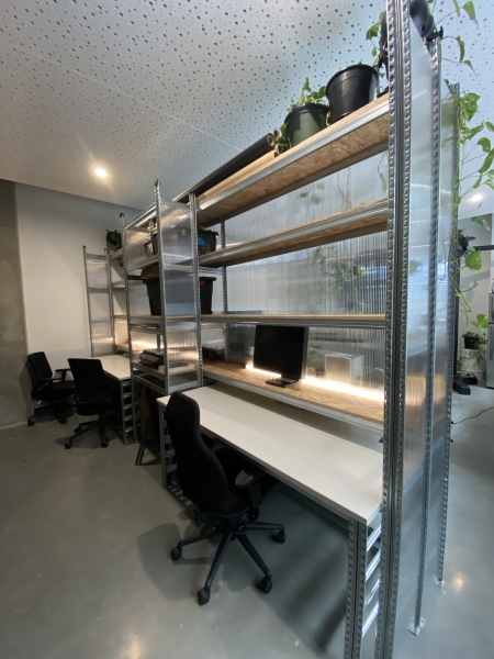 RENT: 2 BIG desk+storage space -photo/video studio photo 2