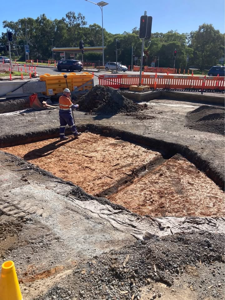 Earthmoving 3.5t combo hire photo 3