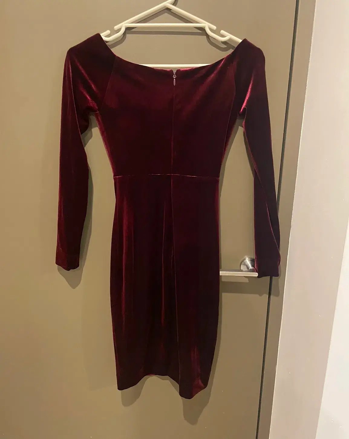 House Of CB Martinella  Velvet Off Shoulder Pencil Dress Red Wine Size 6 photo 4