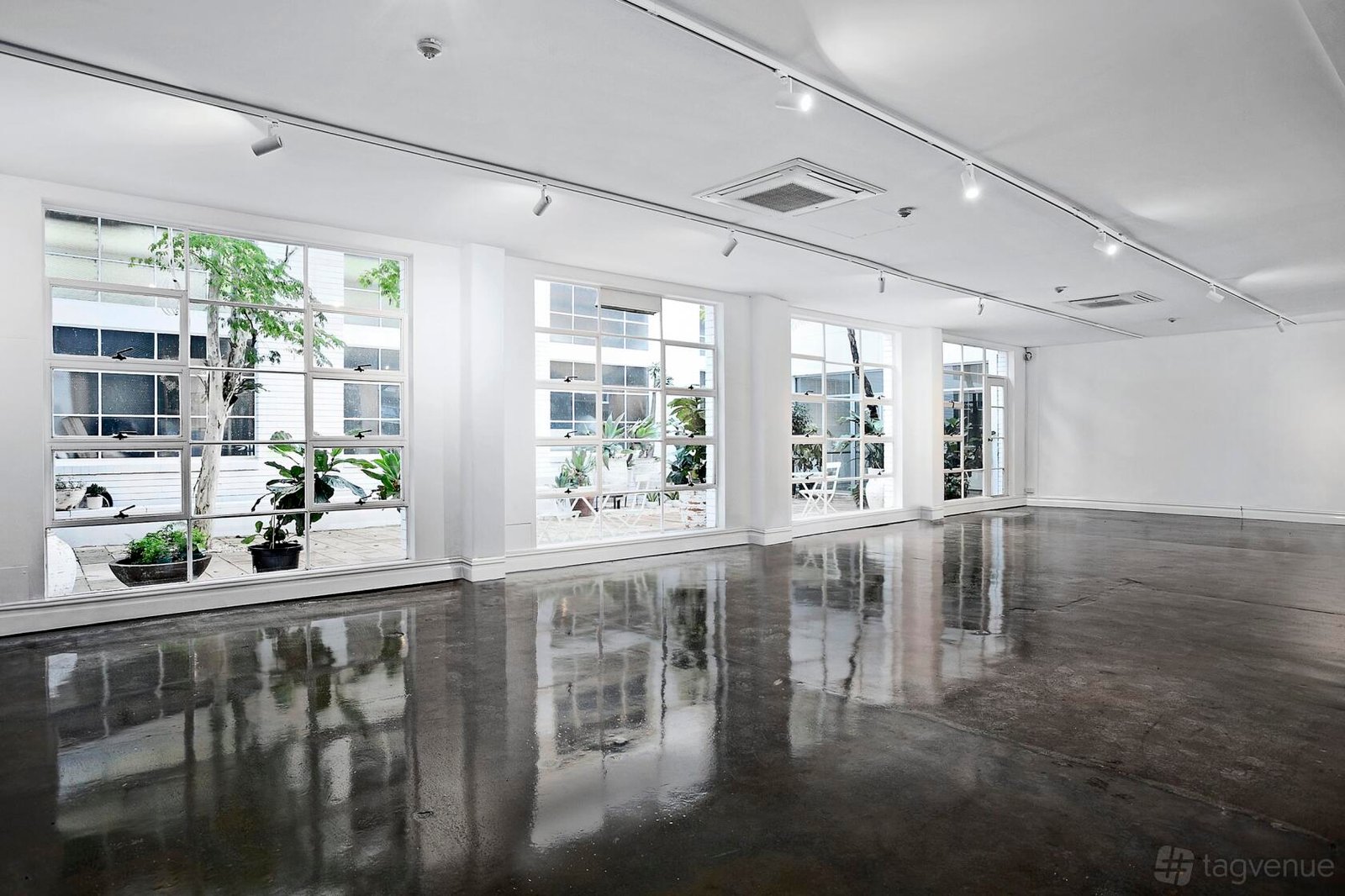 Large Studio (studio 2&3) at La Porte Space photo 2