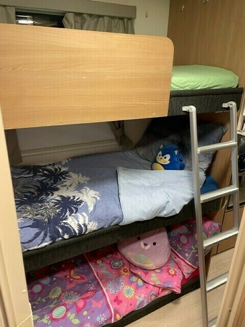 Jayco Starcraft Triple Bunk Family Caravan photo 5