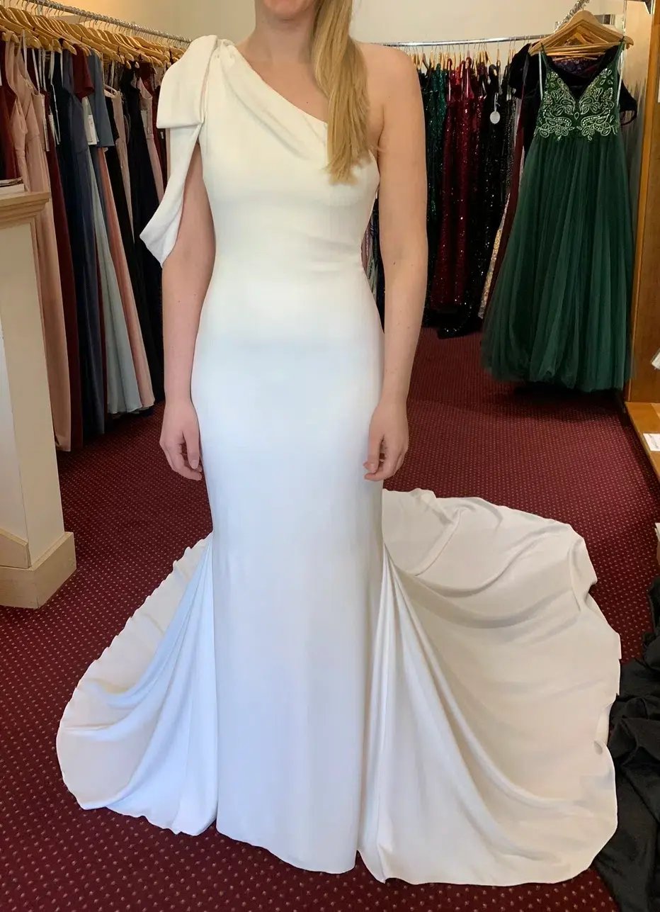 Enzoani One Shoulder Ivory Gown Size AU 10 photo 2