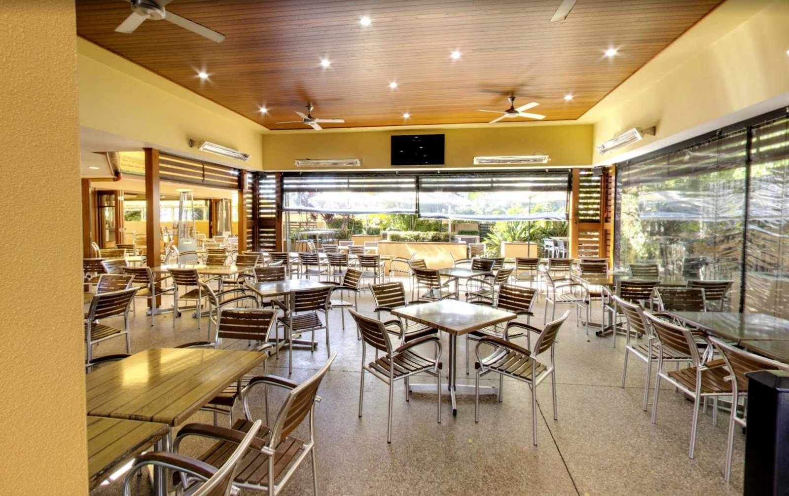 Undercover Beer Garden at Beerwah Hotel photo 8