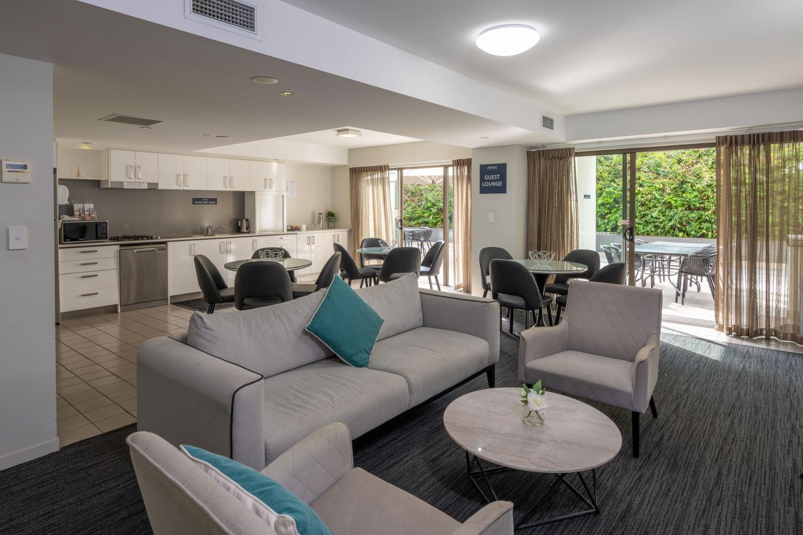 Conference Room at Essence Apartments Chermside photo 6