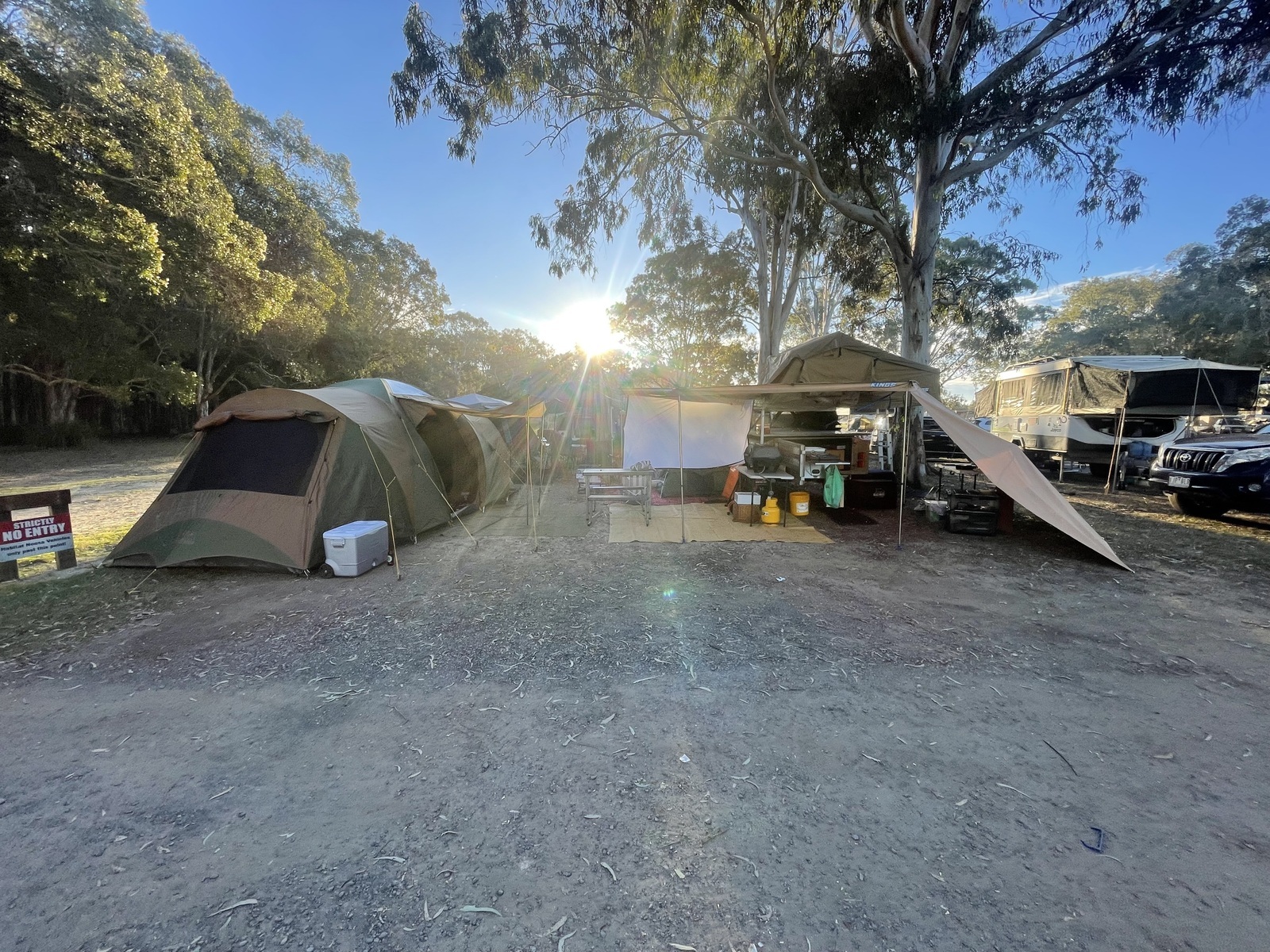 4x4 easy set up camper photo 9