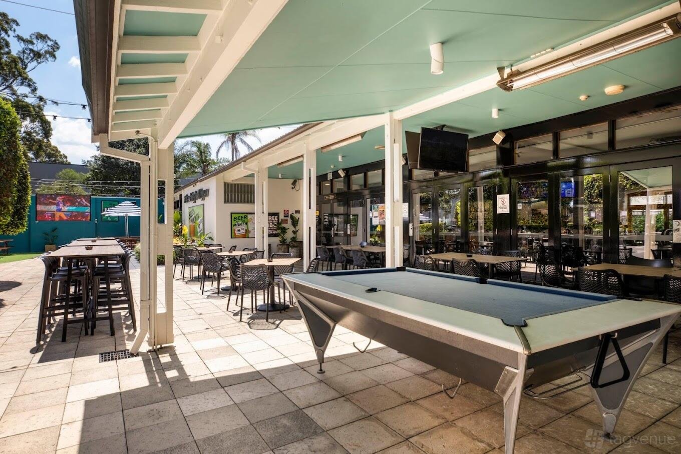 Front Patio at The High Flyer photo 9