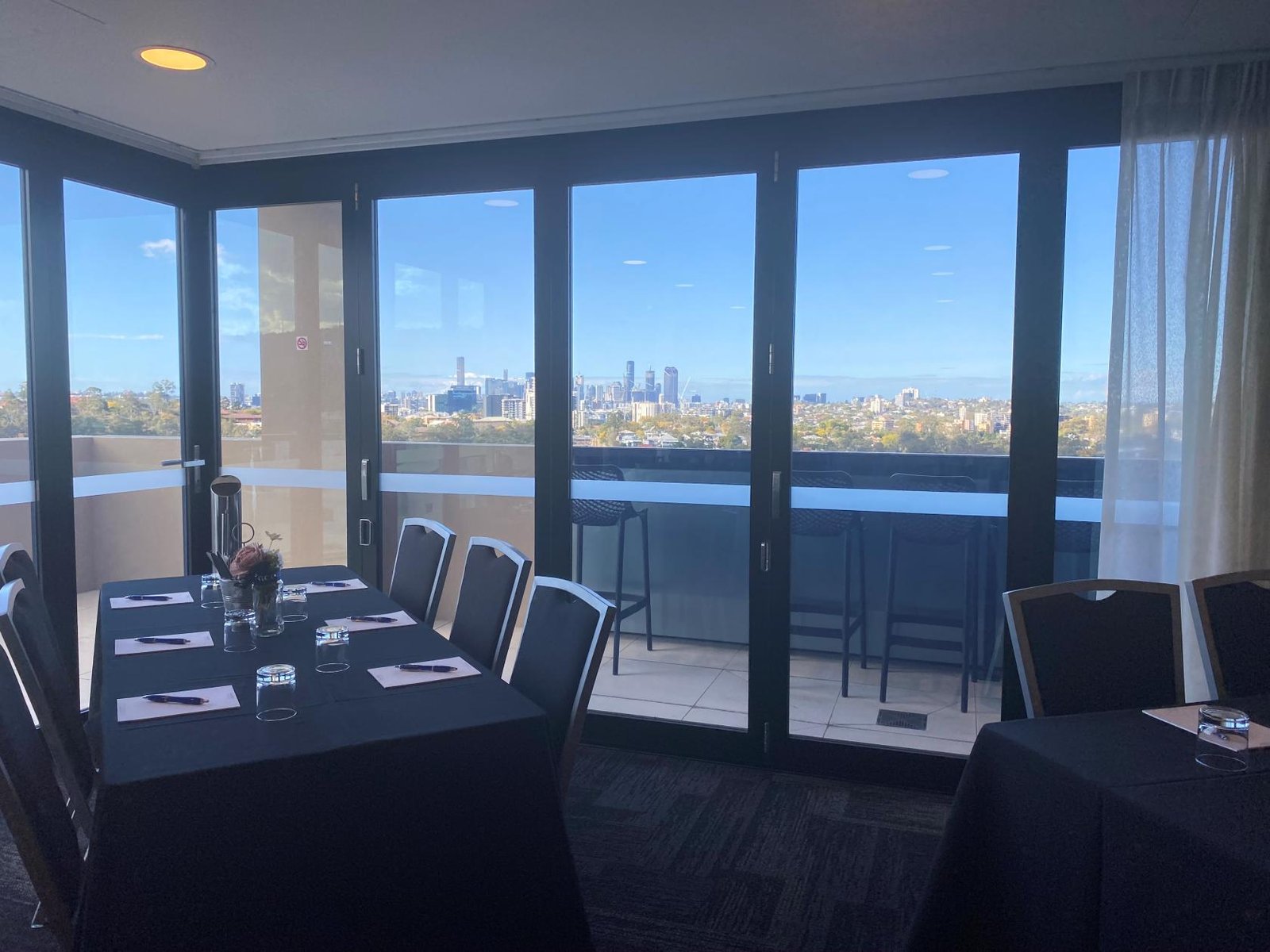 Conference Room at Essence Suites Taringa photo 6