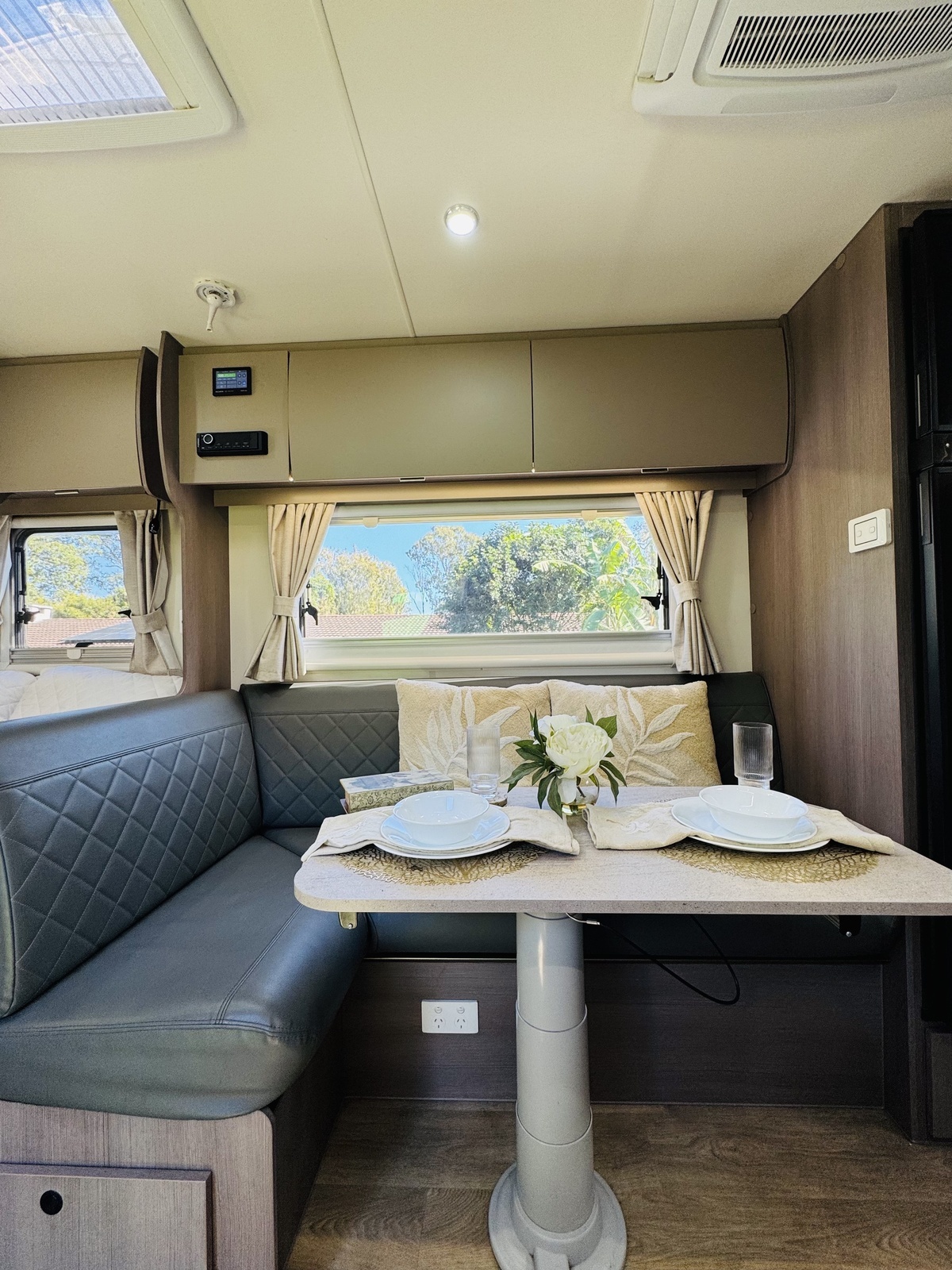 Epic Journey - 2024 Luxury 20 ft Family Caravan photo 5