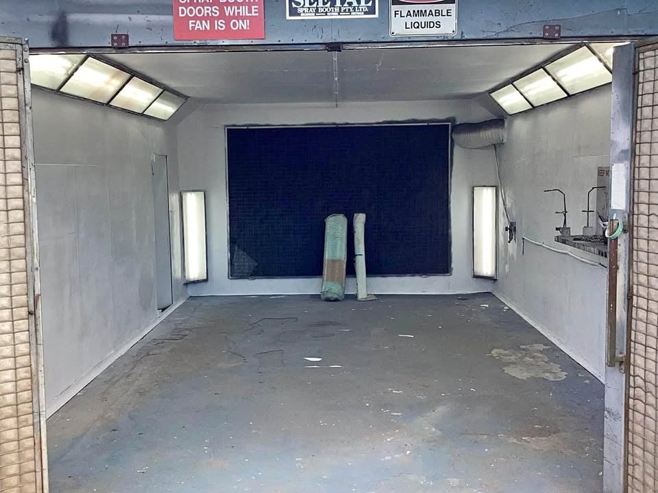 Spray booth for hire photo 2