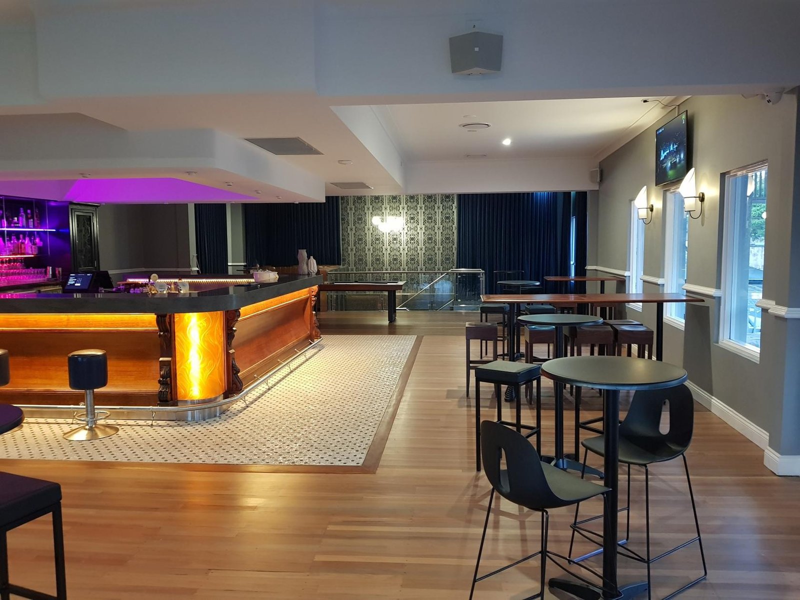 The Verandah Bar at The Lord Alfred photo 6