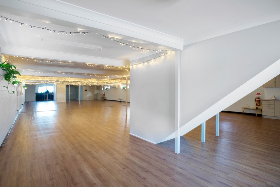 Beautiful Dance Studio with mirrors and ballet barre photo 2