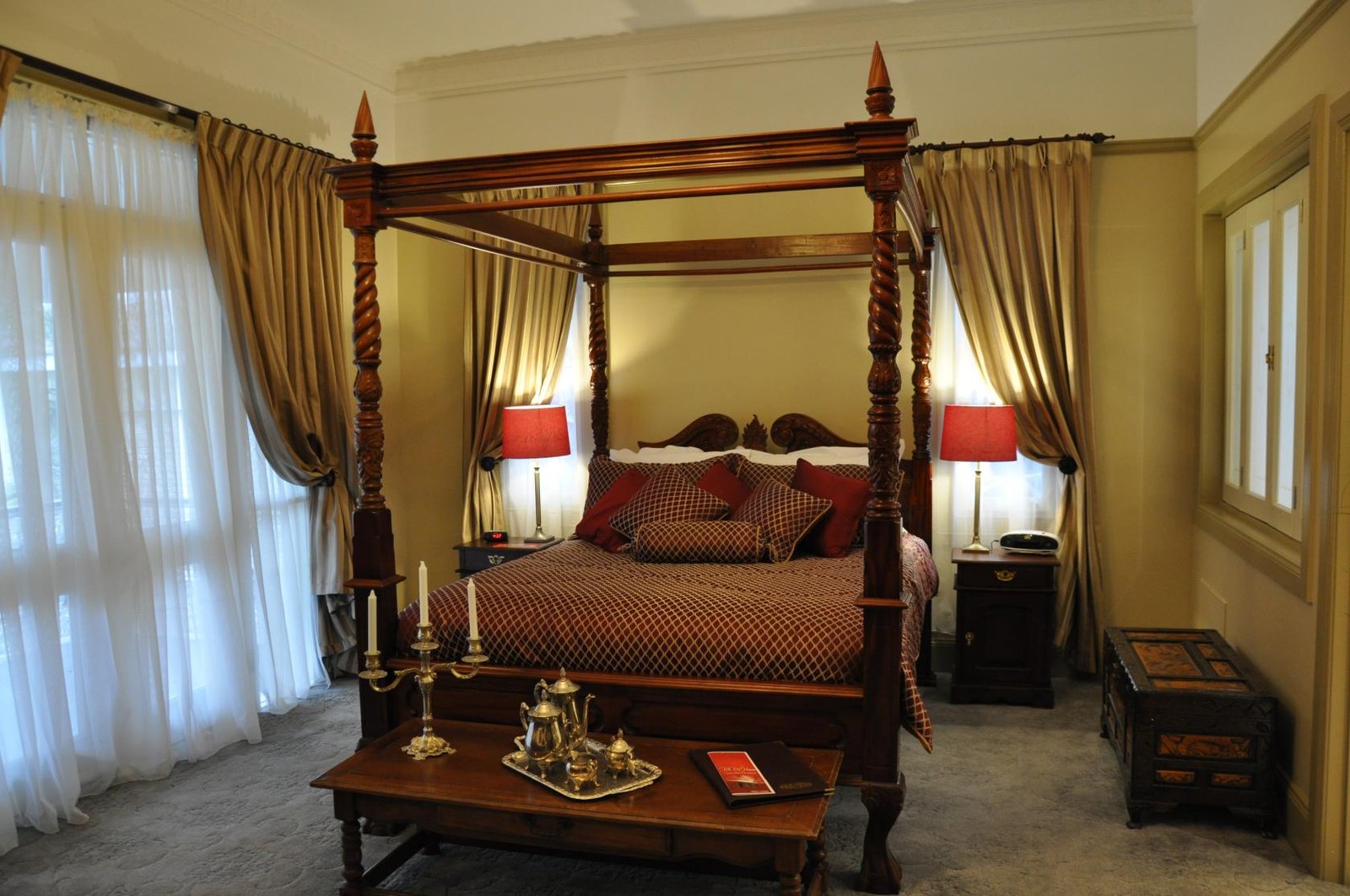 Chandelier Room at Bli Bli House Riverside Retreat photo 9