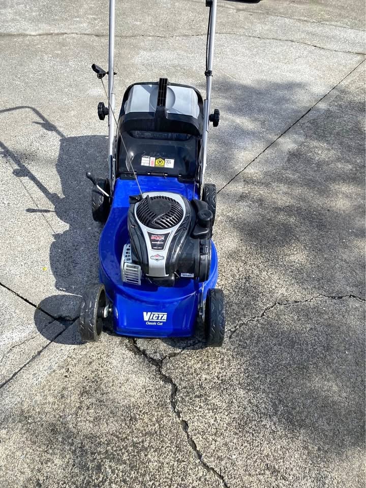 $30 Per Day mower hire Victa push mower.Whipper snipper also available for hire!! photo 3