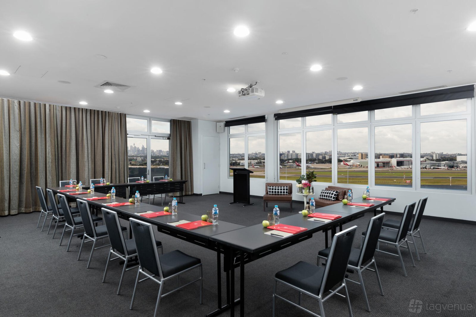 Dreamliner (Rooftop) at Rydges Sydney Airport Hotel photo 4