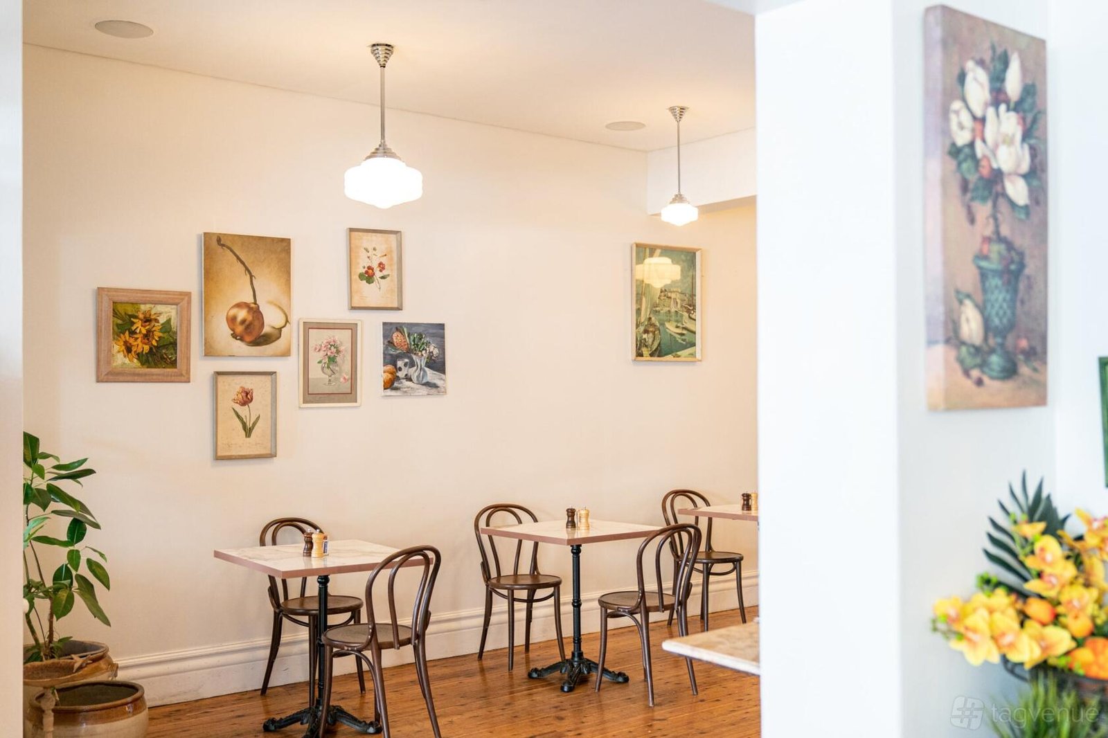 Main Dinning Room at Billi's Cafe photo 3