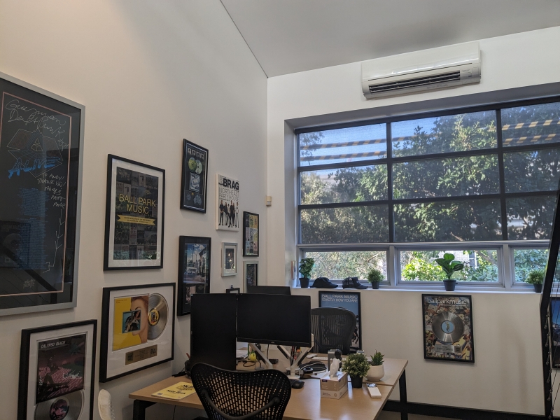 1-2 Desks Available in Shared Creative Office photo 4