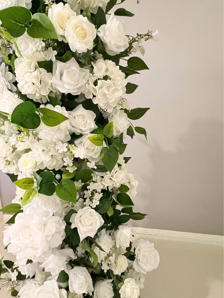 *HIRE White flower column photo 2