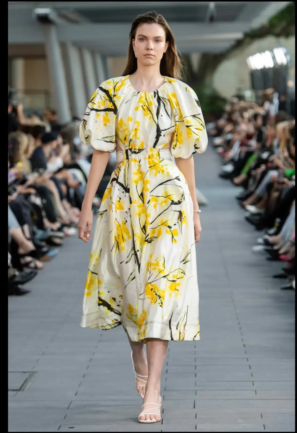 Aje Mimosa Cut-out Midi Dress In Wattle Print Size 8 photo 7
