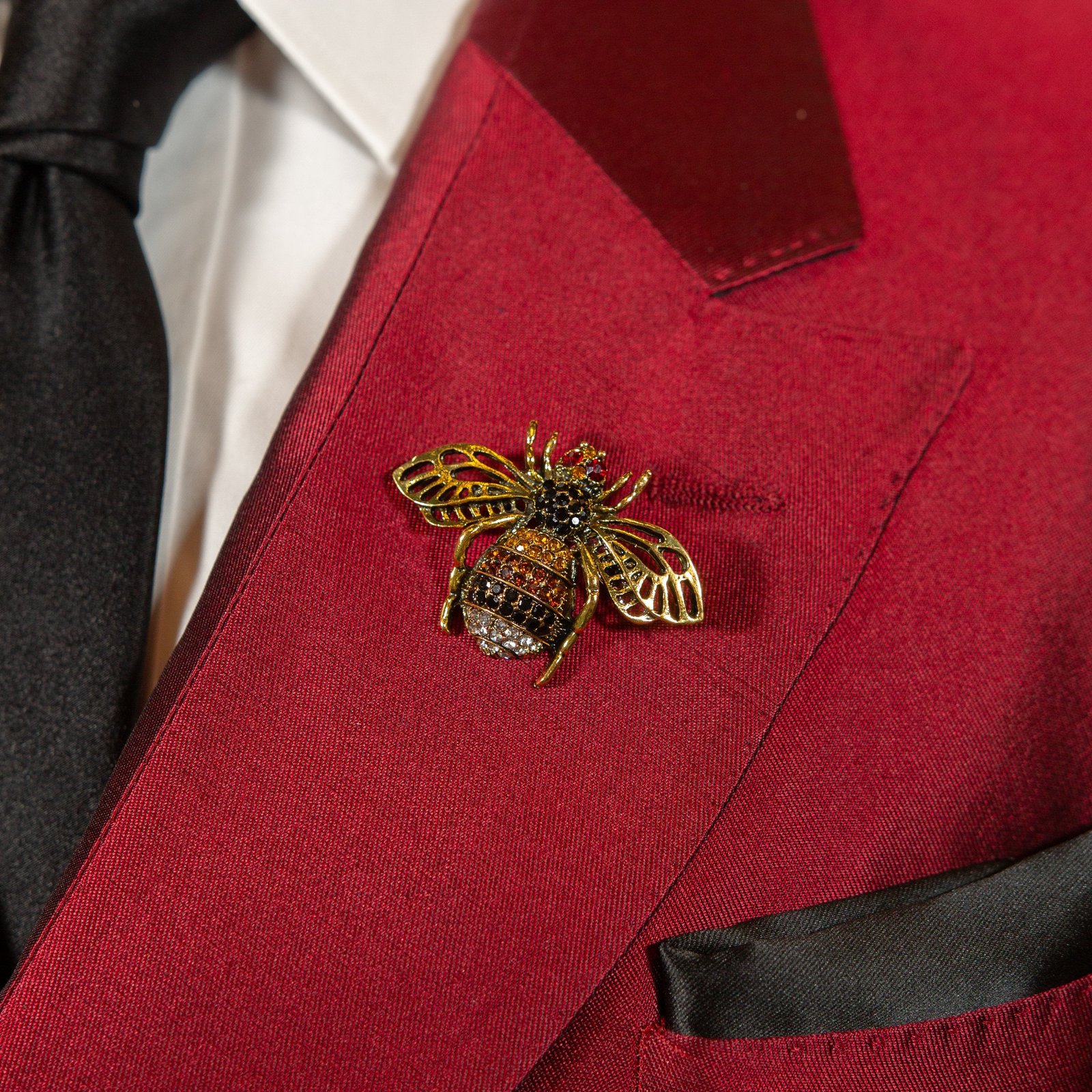 Dwayne Bee Pin Gold photo 2