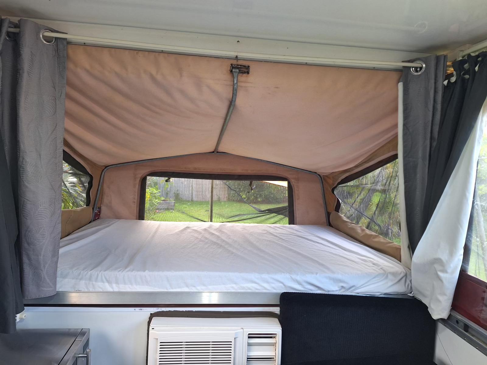 Large air-conditioned pop-up caravan photo 17