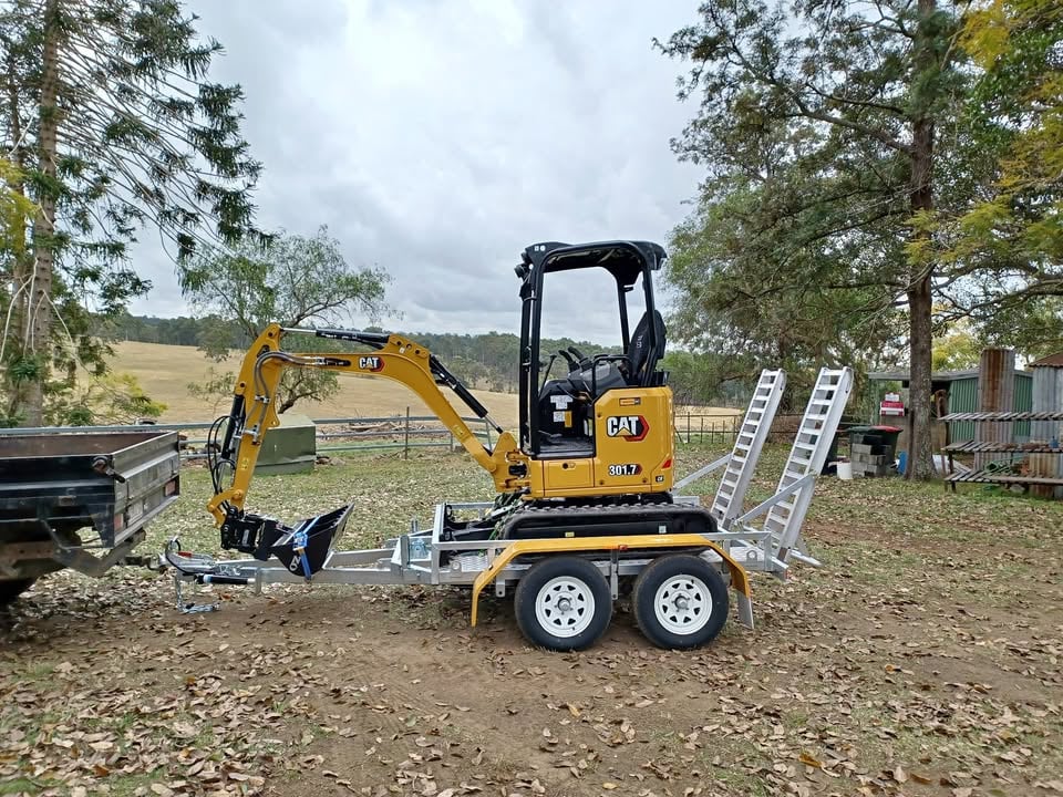 1.7t Excavator Digger Dry Hire photo 5