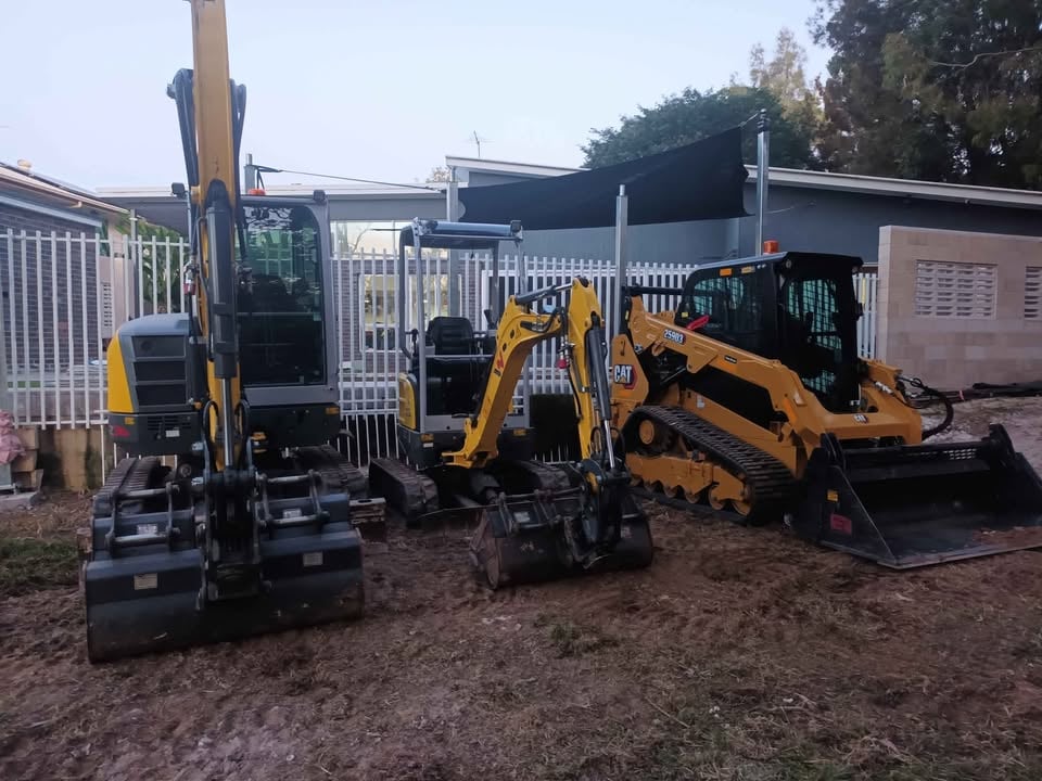 Excavator hire with operator photo 6