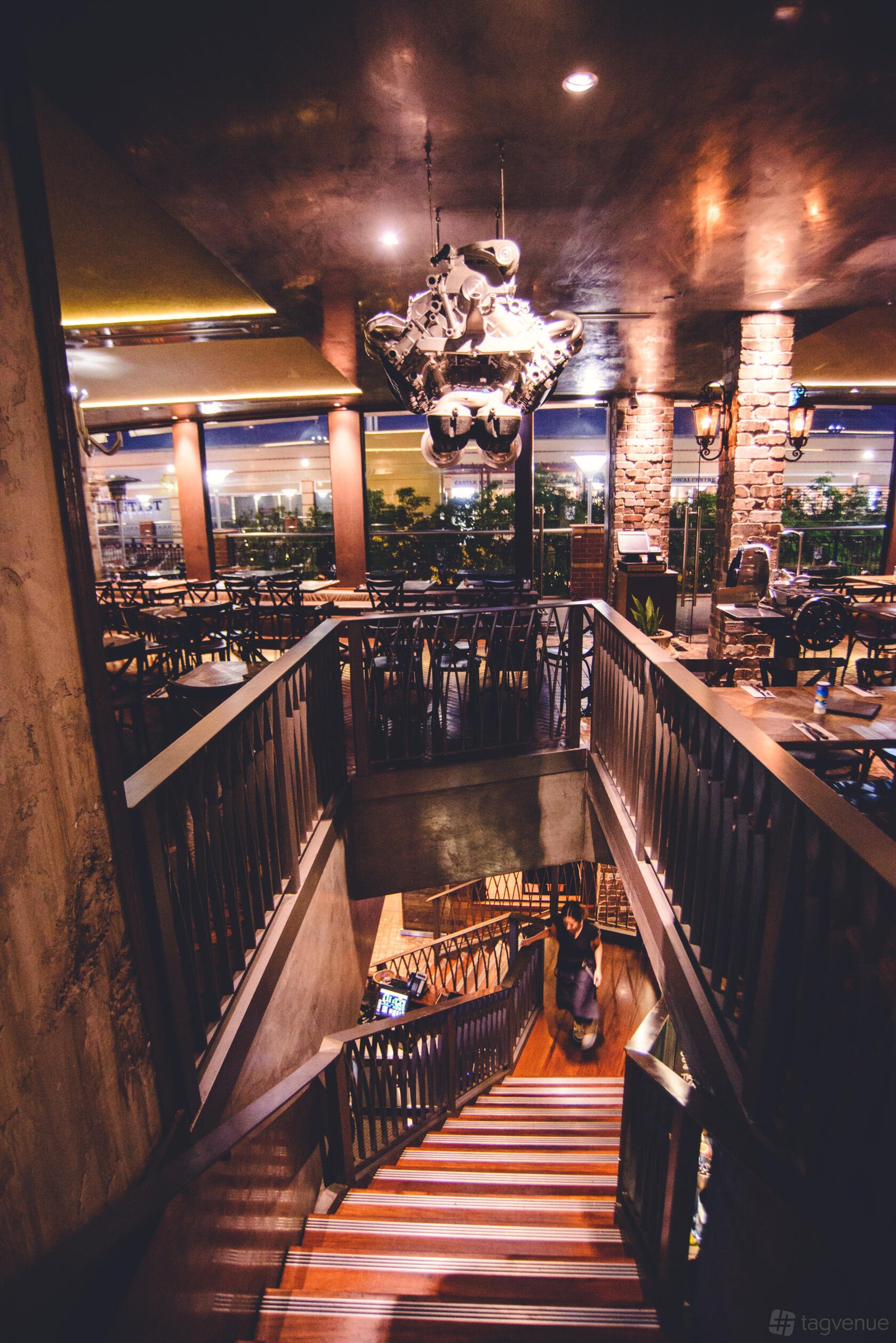 Upstairs at Criniti's Castle Hill photo 8