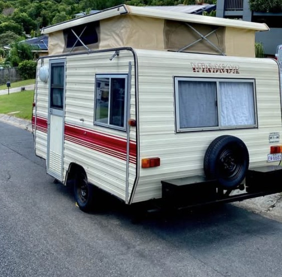 Renovated Retro Classic Windsor Weekender easy tow 12ft caravan photo 5