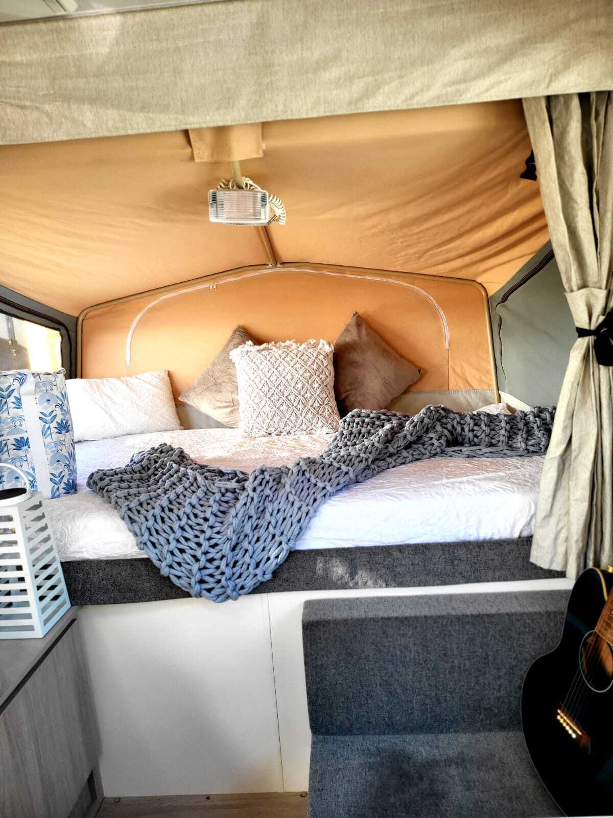CAT 1 pop up camper photo 14