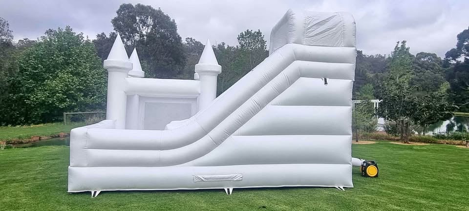GREAT SELECTION OF JUMPING CASTLES FOR HIRE photo 6