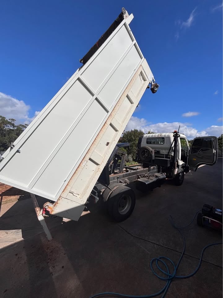 Tipper hire one month photo 6