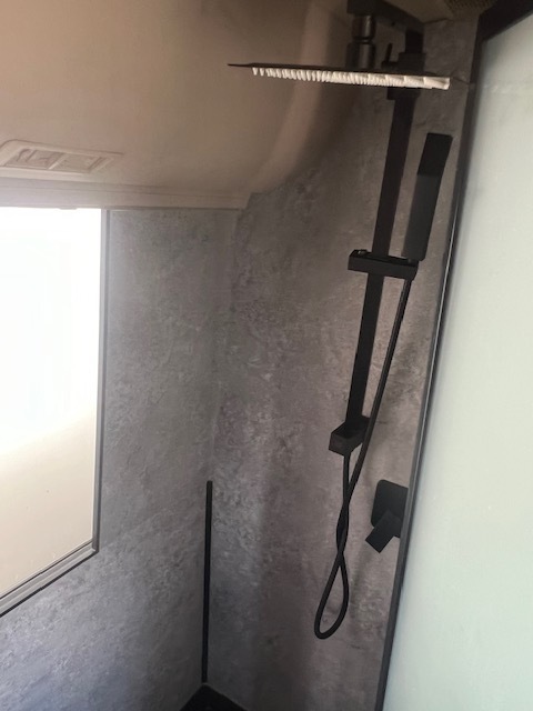 HIRE ME CAMPER photo 4