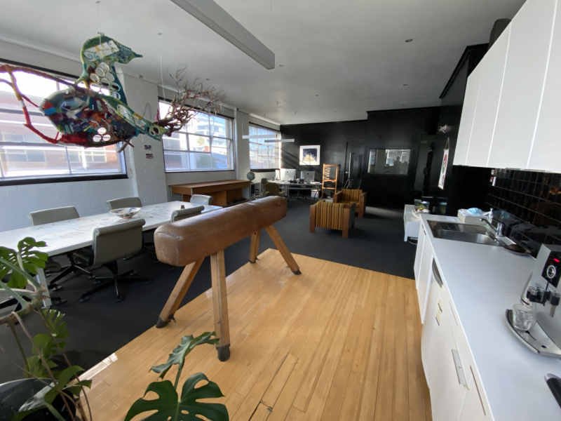 AWESOME CREATIVE STUDIO - WHOLE HUGE SPACE photo 6