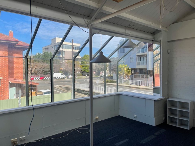 Large sunlit studio for lease, All Bills included photo 6