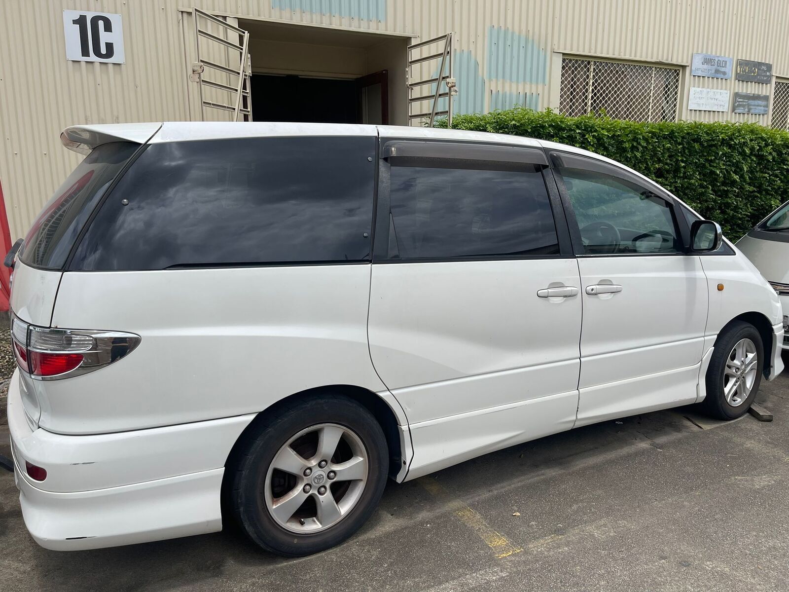 Mini Van photo 7
