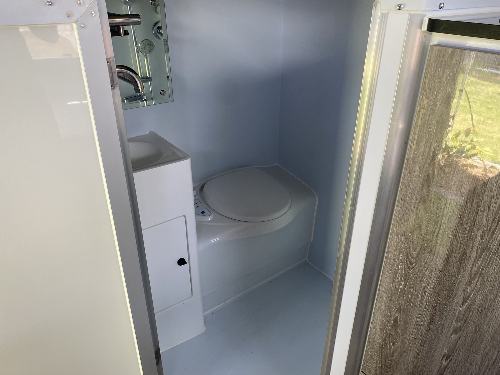 Get Lost Boss! 1Queen 2Bunks & Internal Ensuite! photo 18
