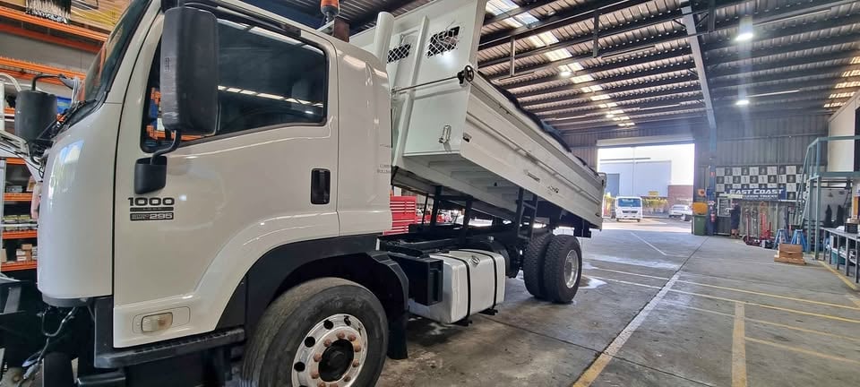 8T tipper truck hire photo 2