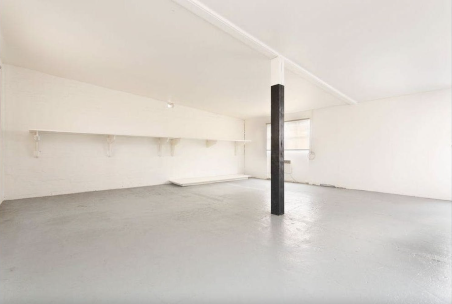 LARGE STUDIO WAREHOUSE SPACE photo 5