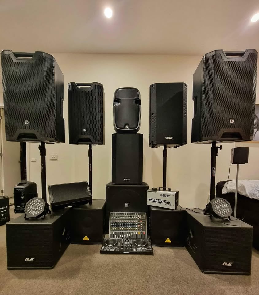 Full DJ system for hire, speakers,sub,light, fog machine, mic and more. photo 2