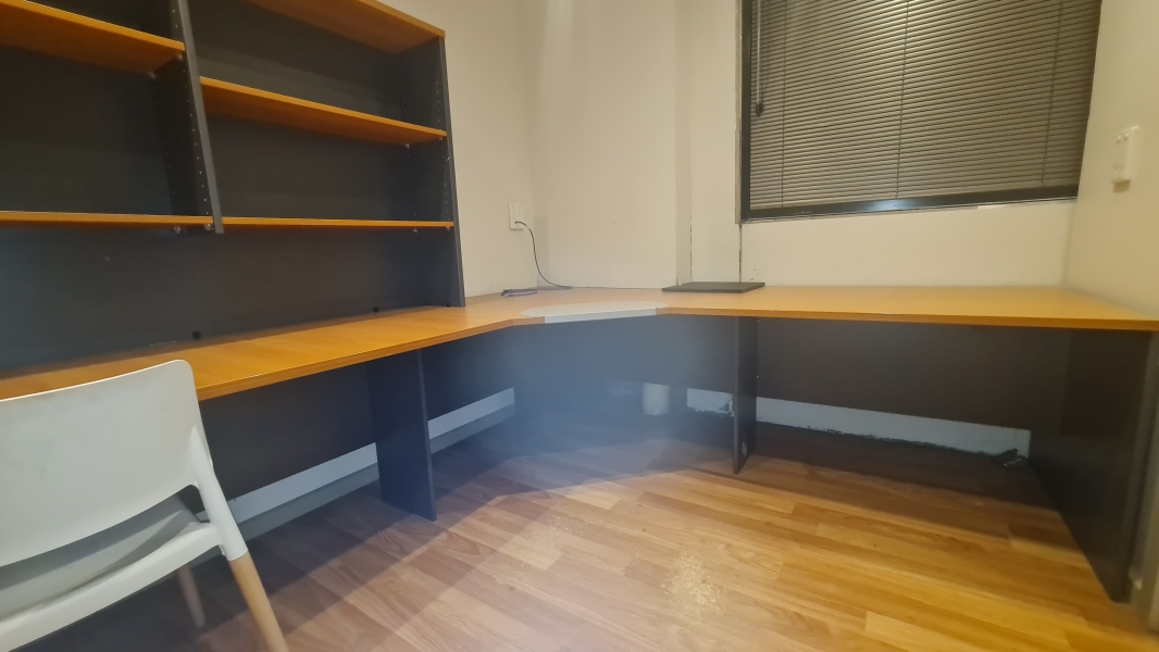 Studio/Desk space in small office photo 3